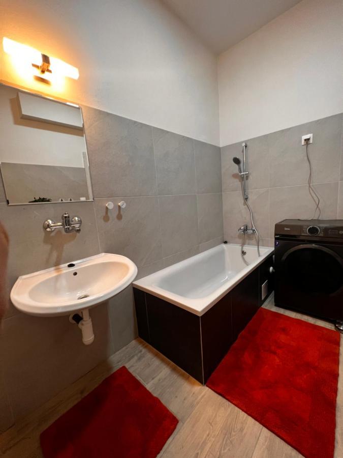 Apartmany V Centre - Vlastna Izba So Spolocnou Kuchynou A Kupelnou Moze Byt Zdielana 2 Inymi Izbami Martin Eksteriør bilde