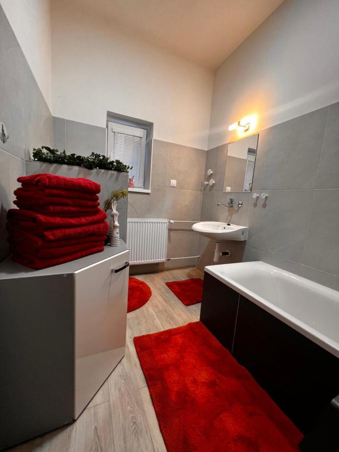 Apartmany V Centre - Vlastna Izba So Spolocnou Kuchynou A Kupelnou Moze Byt Zdielana 2 Inymi Izbami Martin Eksteriør bilde